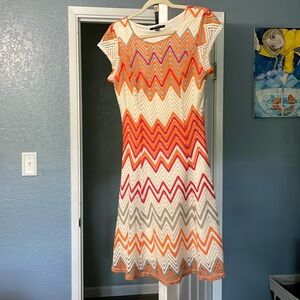 Sharagano size 6, crocheted dress with belt and lining.